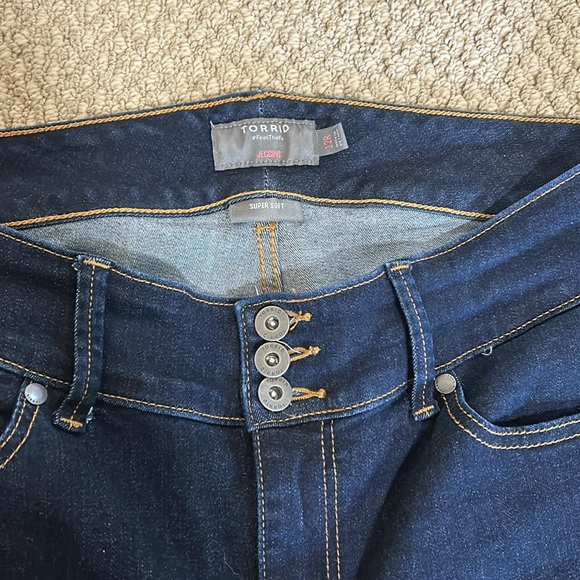 Torrid size 12 skinny jegging jean - Picture 2 of 4